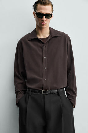 Fließendes, lässiges Hemd