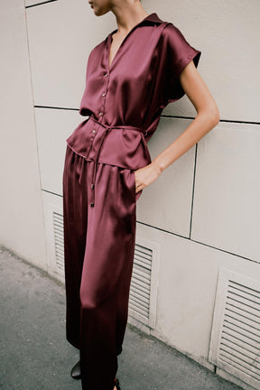 SCHLANKE HOCHGESCHNITTENE HOSE