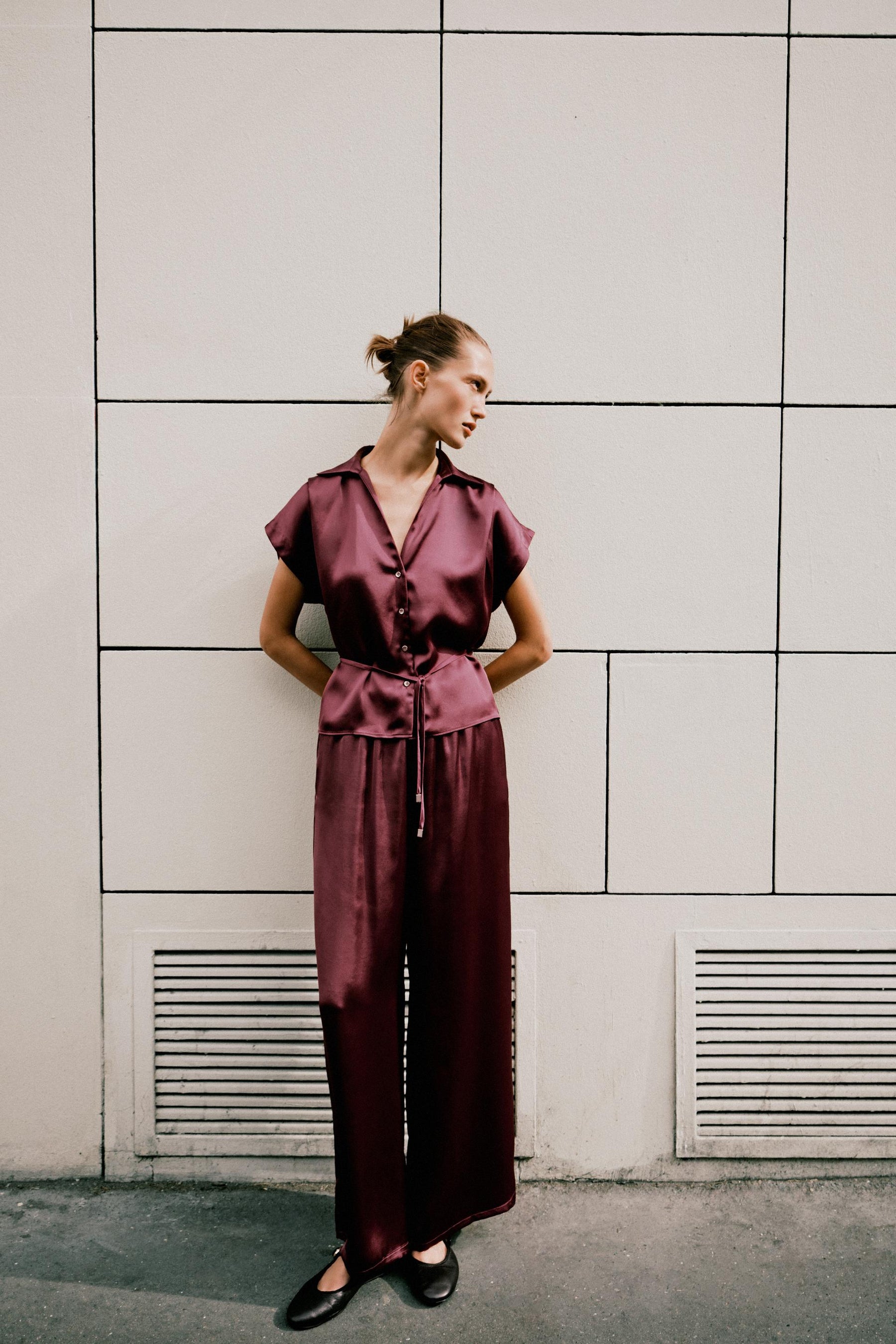 SCHLANKE HOCHGESCHNITTENE HOSE