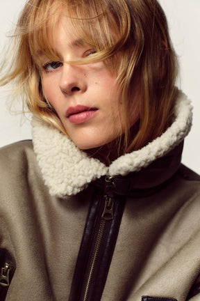 Kurze doppelseitige Jacke