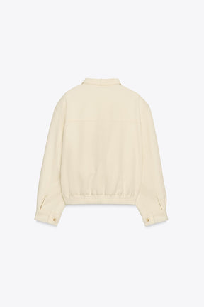 Modische Jacke mit Knöpfen