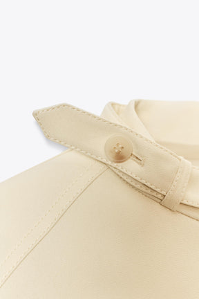 Modische Jacke mit Knöpfen