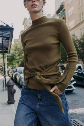 Knotendetail-Pullover