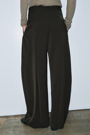 Fließende Darts-Hose