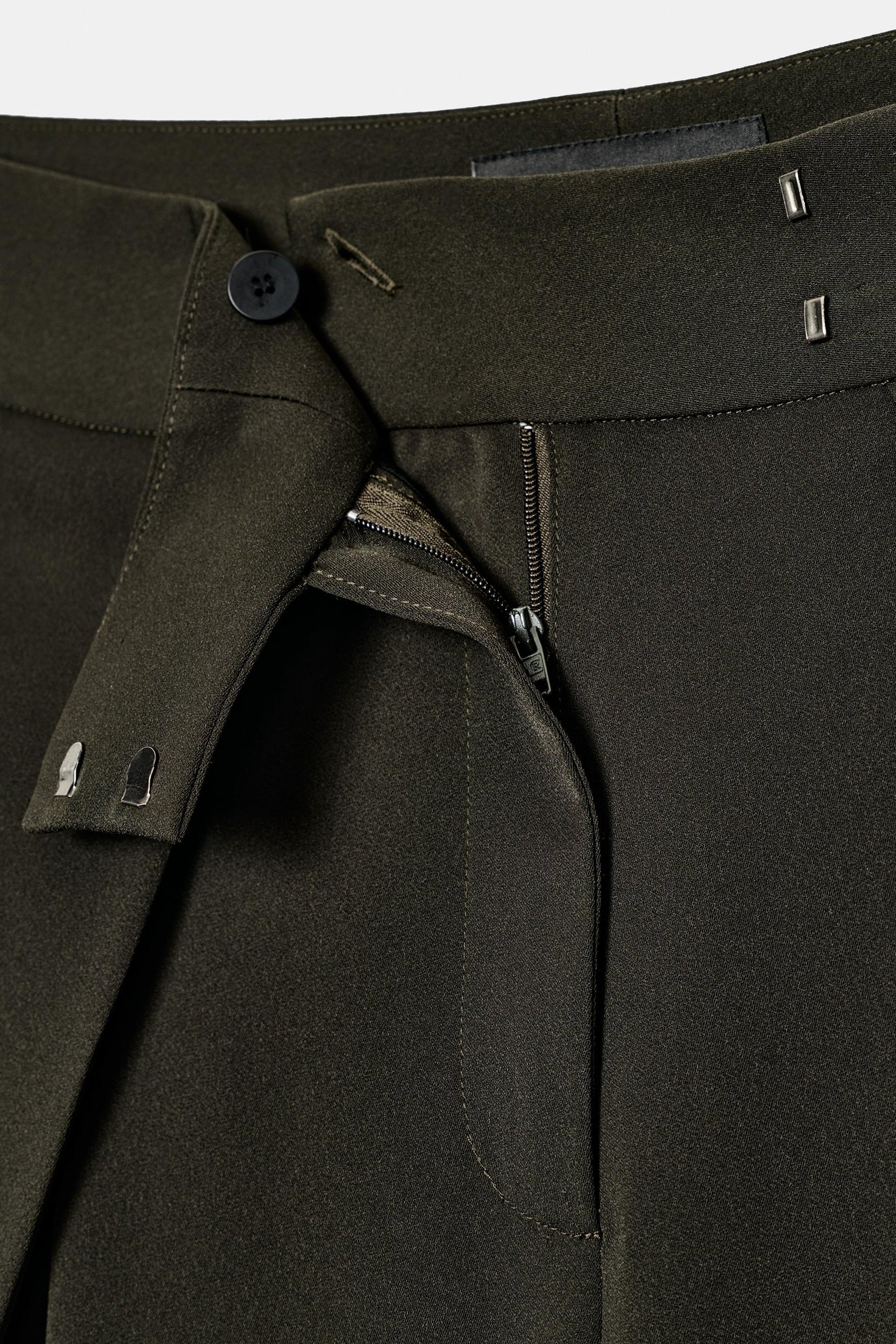 Fließende Darts-Hose