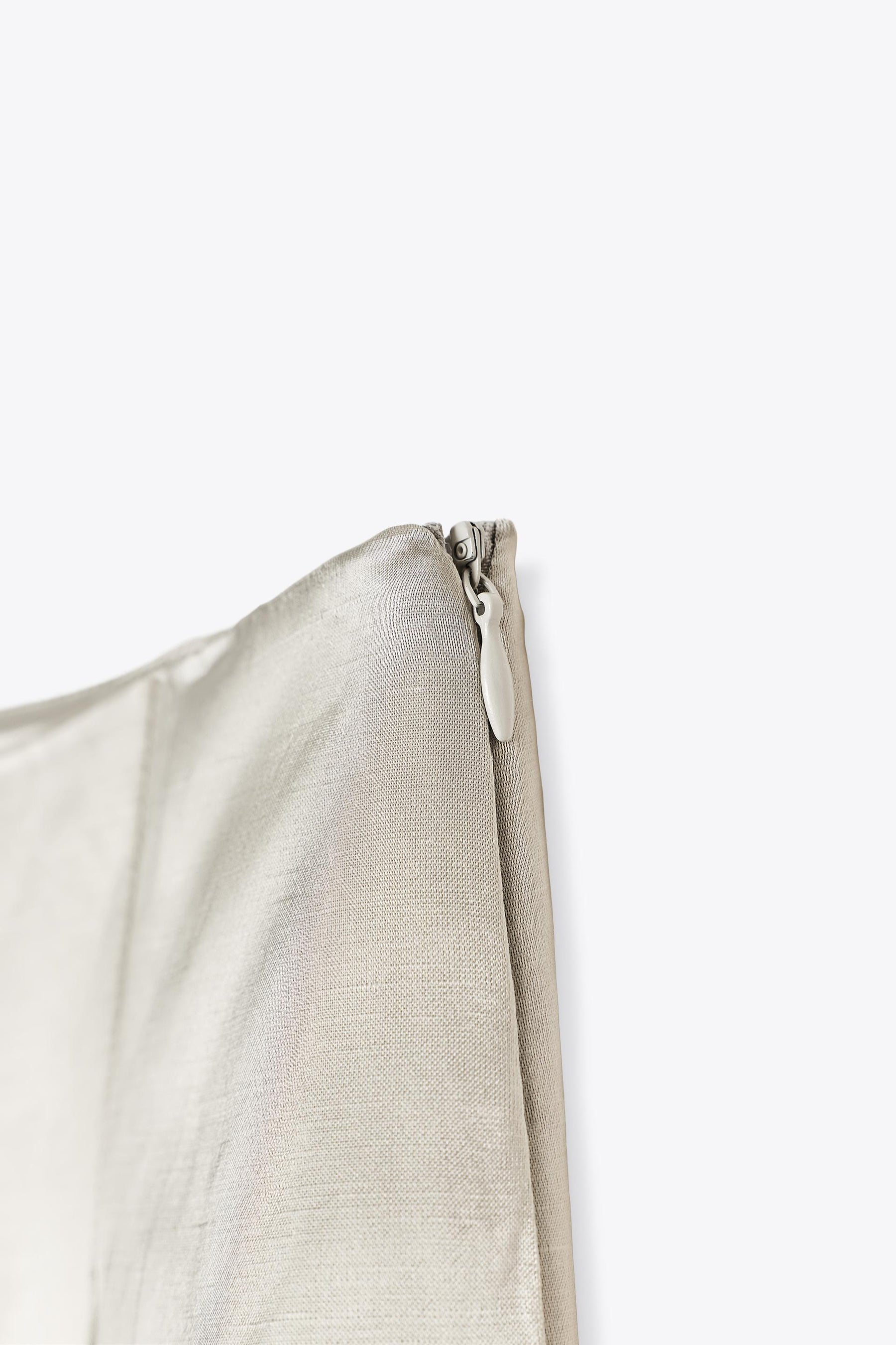 Satinhose mit Abnähern