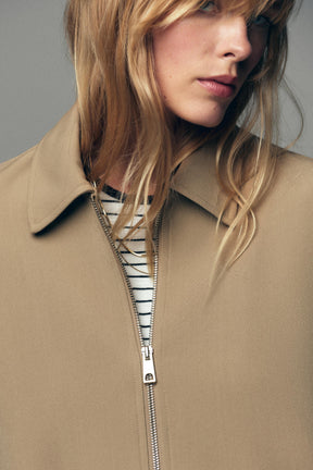 Bomberjacke mit Puffärmeln