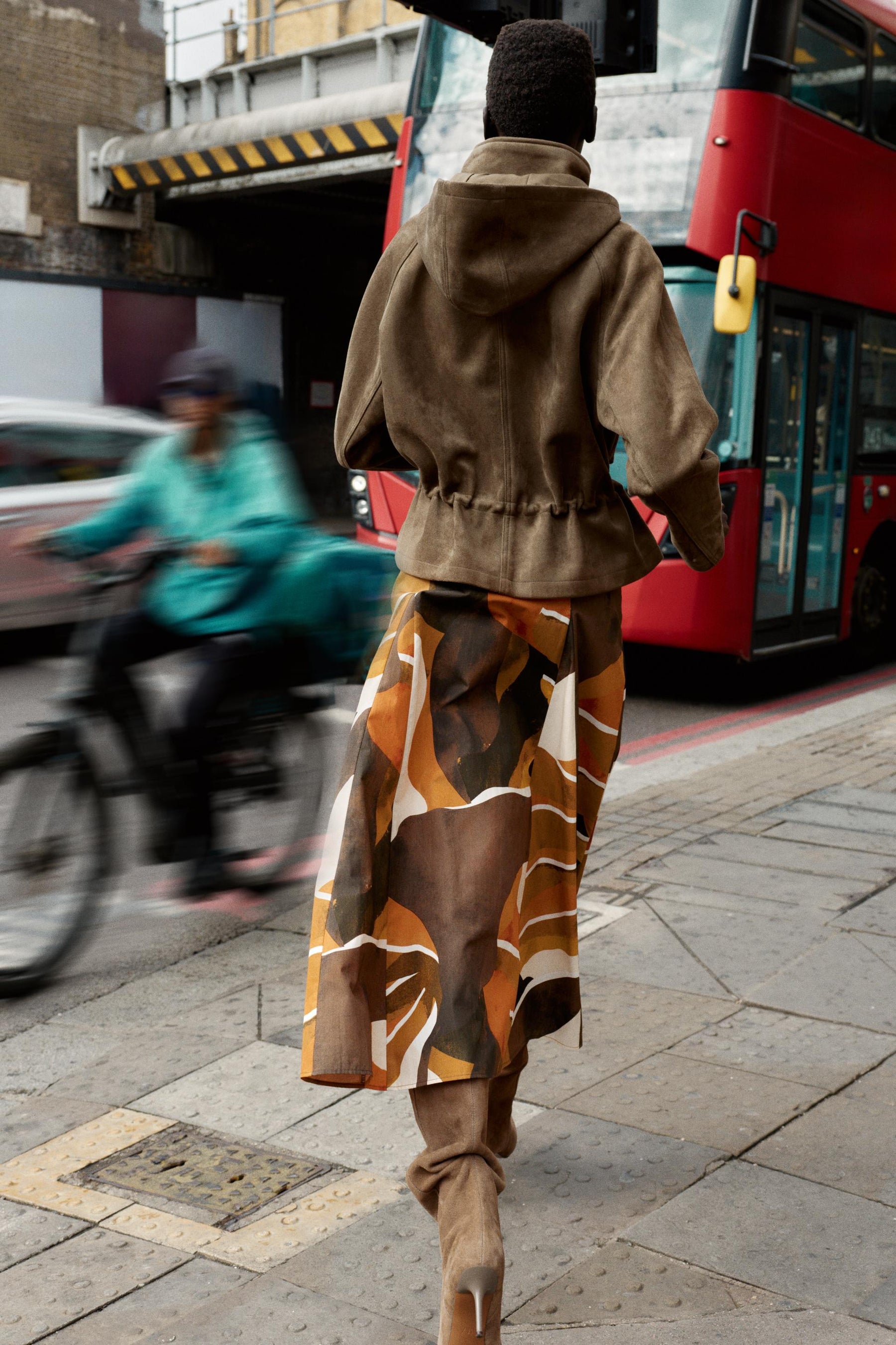 Kapuzenjacke in Wildlederoptik