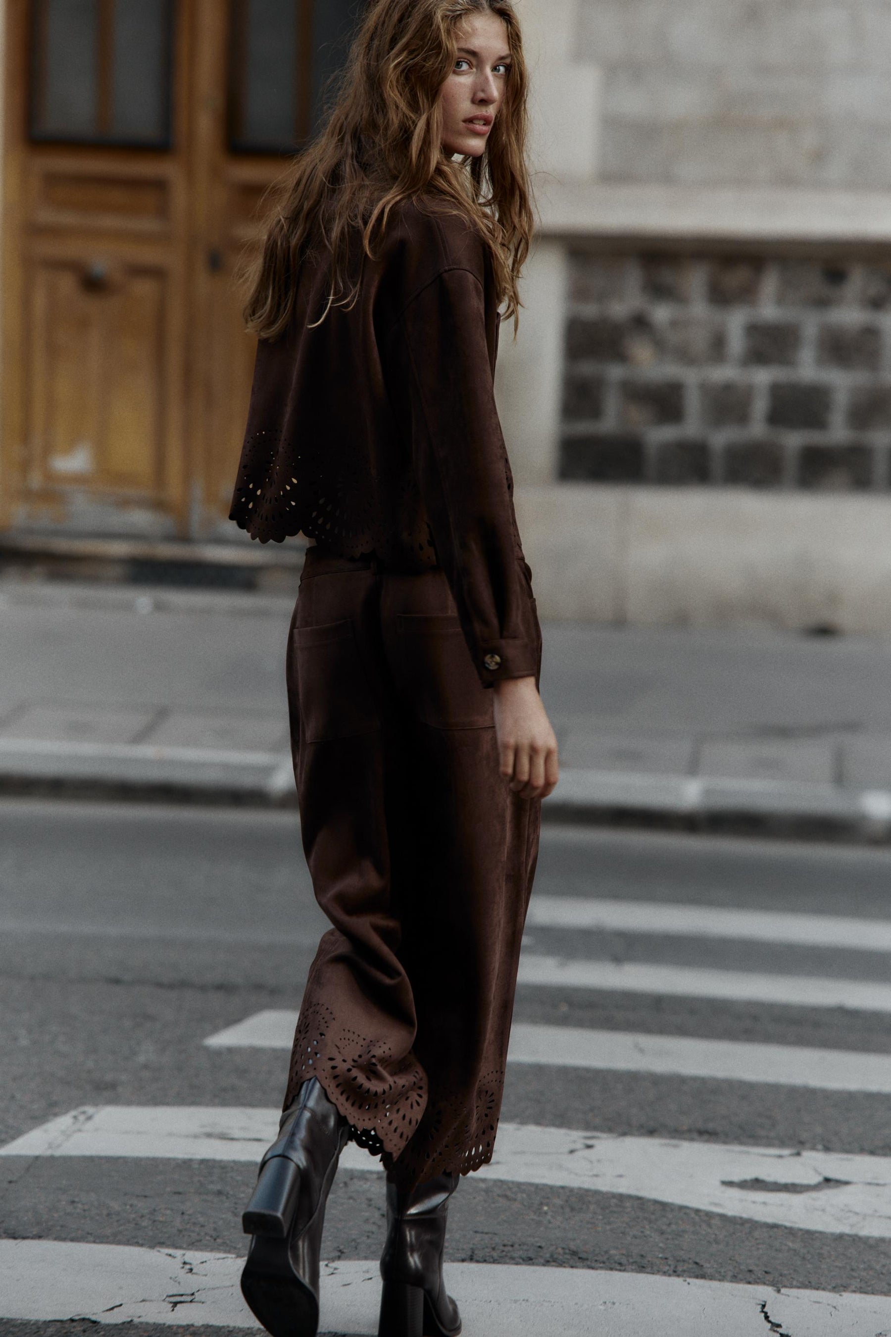 Jacke aus Kunstwildleder mit Stanzschnitt