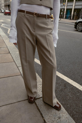 Karierte Hose mit Gürtel