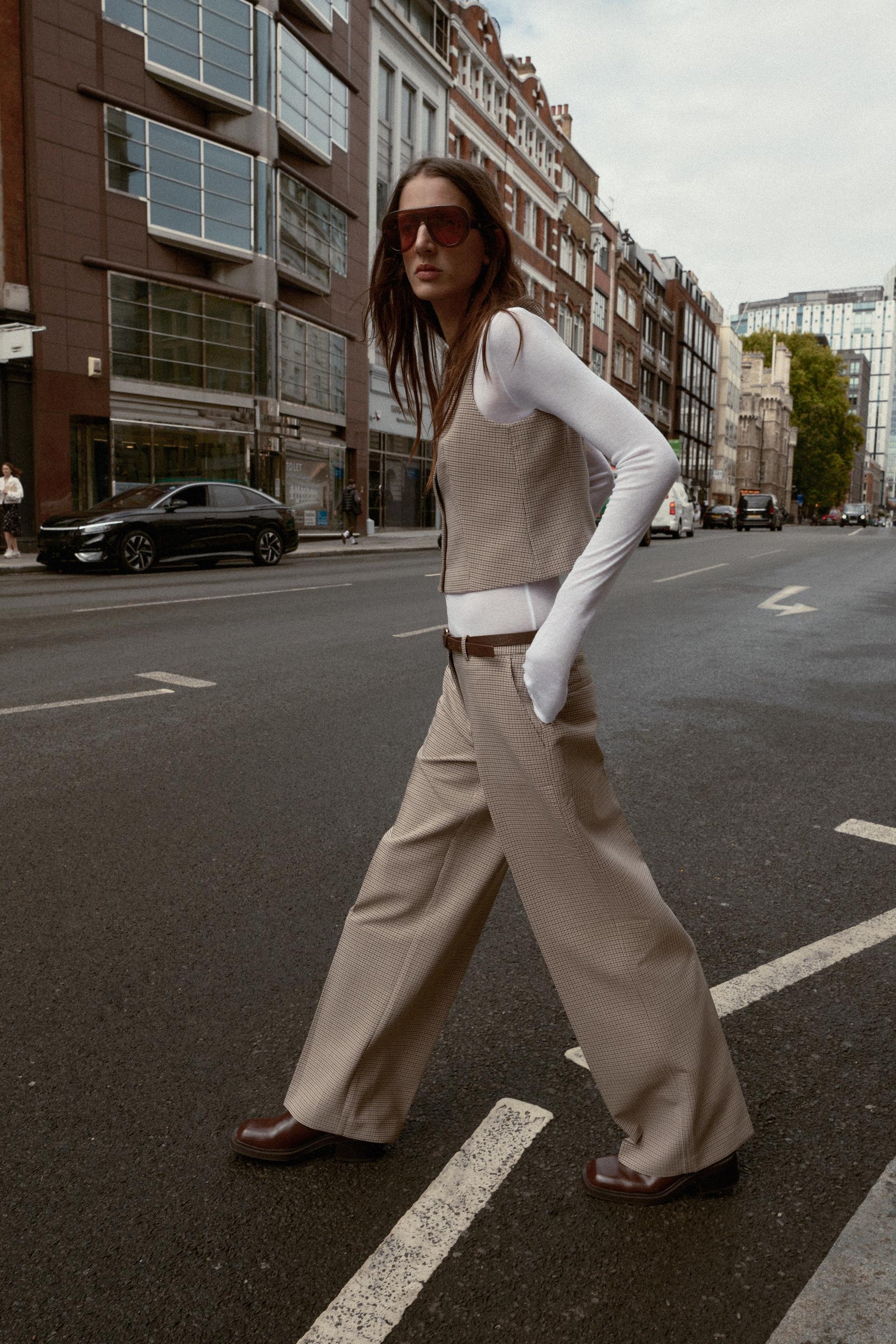 Karierte Hose mit Gürtel