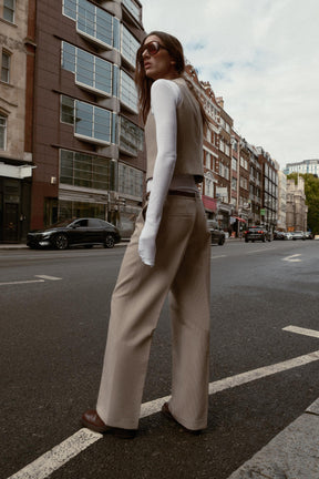 Karierte Hose mit Gürtel