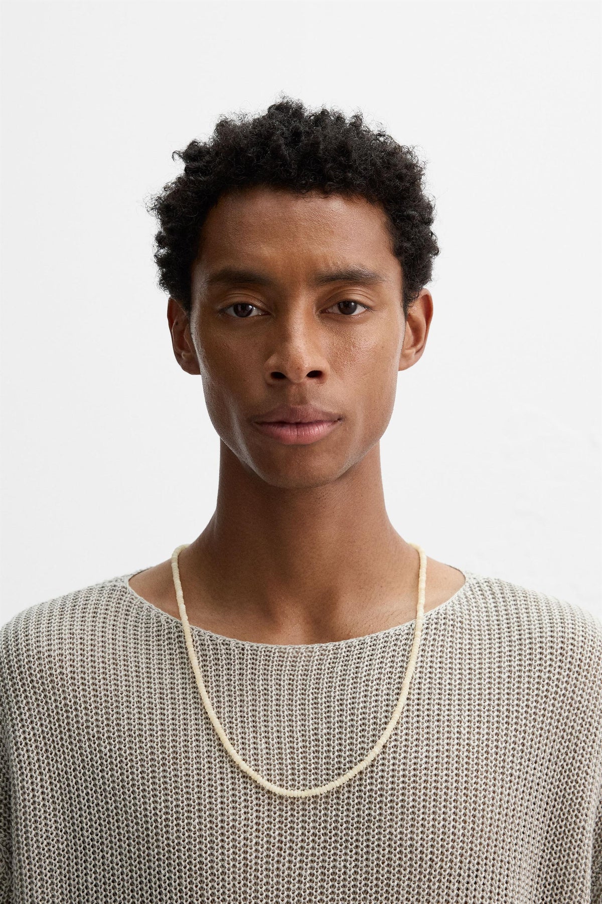 Halskette aus Steinperlen