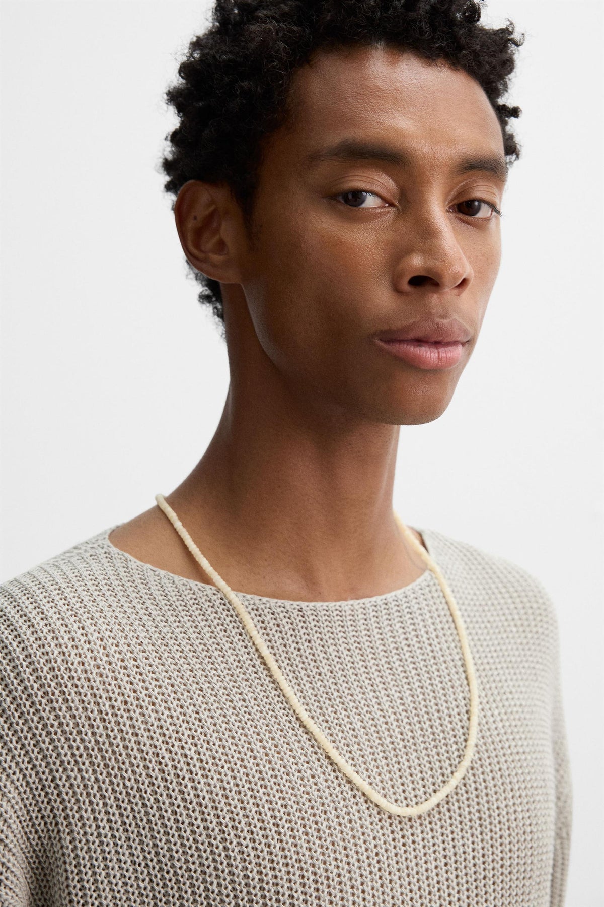 Halskette aus Steinperlen