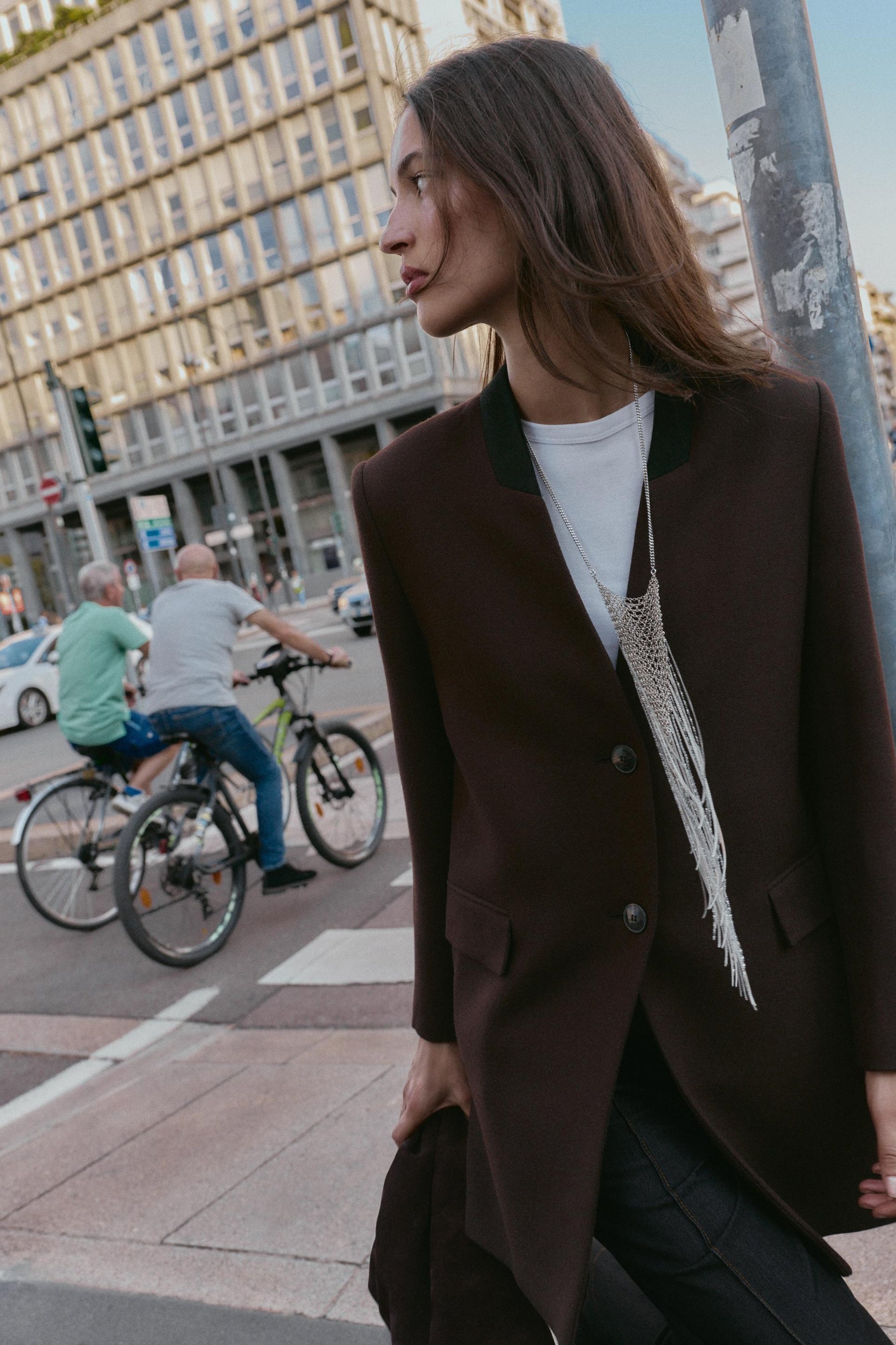 SHOULDER PAD COAT WITHOUT LAPELS - Image 2