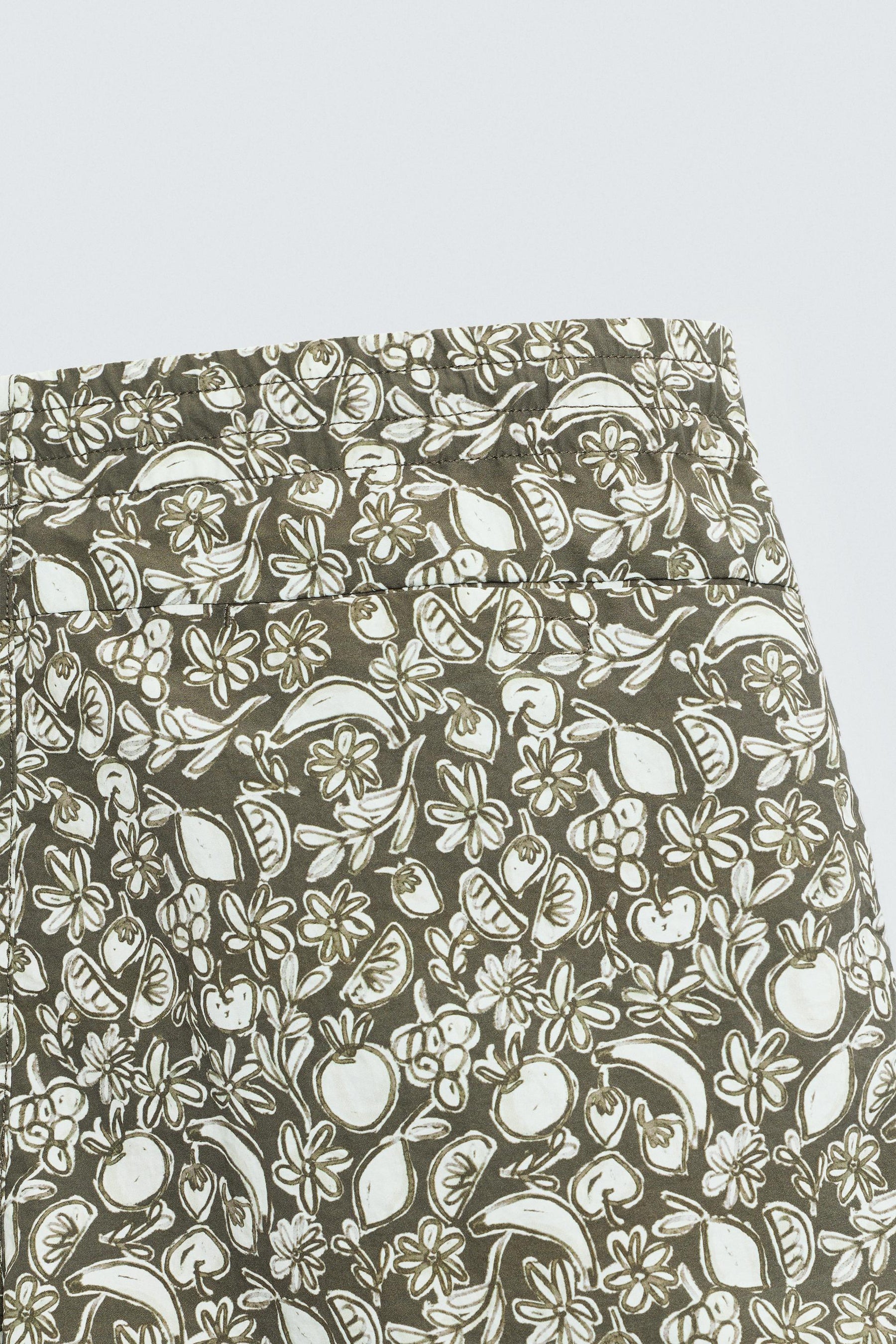 FRUIT PRINT MID-LENGTH SWIMMING TRUNKS - Image 4