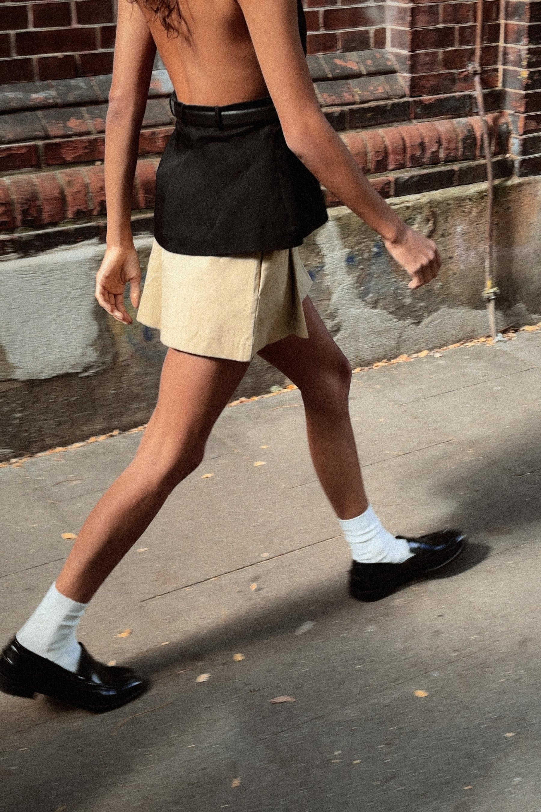 Neckholder-Top mit Gürtel