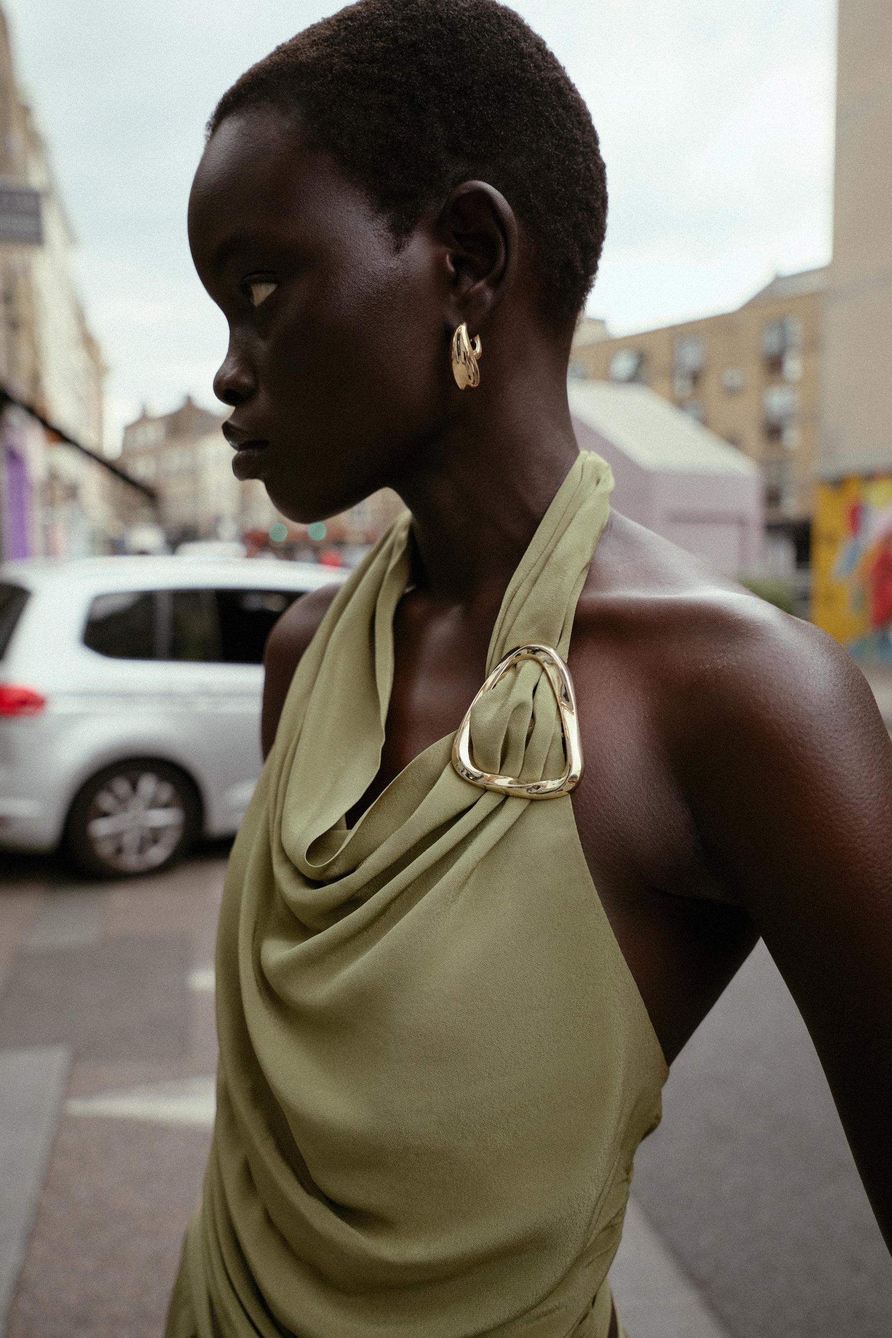 Neckholder-Top mit Knotendetail