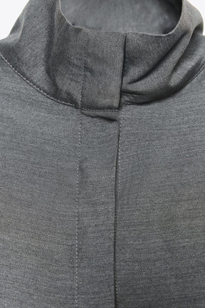 Fließendes Hemd mit hohem Kragen