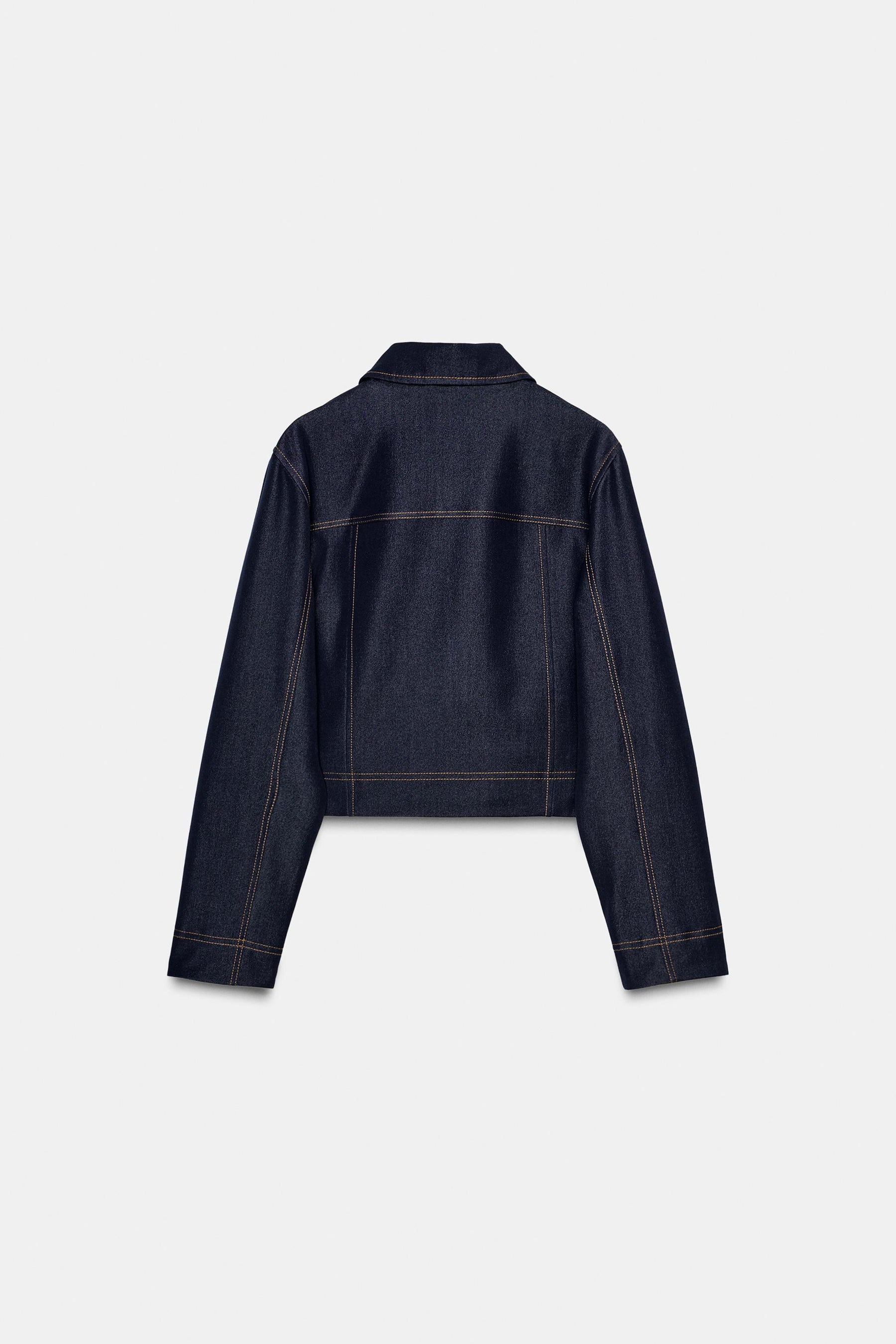 Jacke mit kontrastierenden Ziernähten