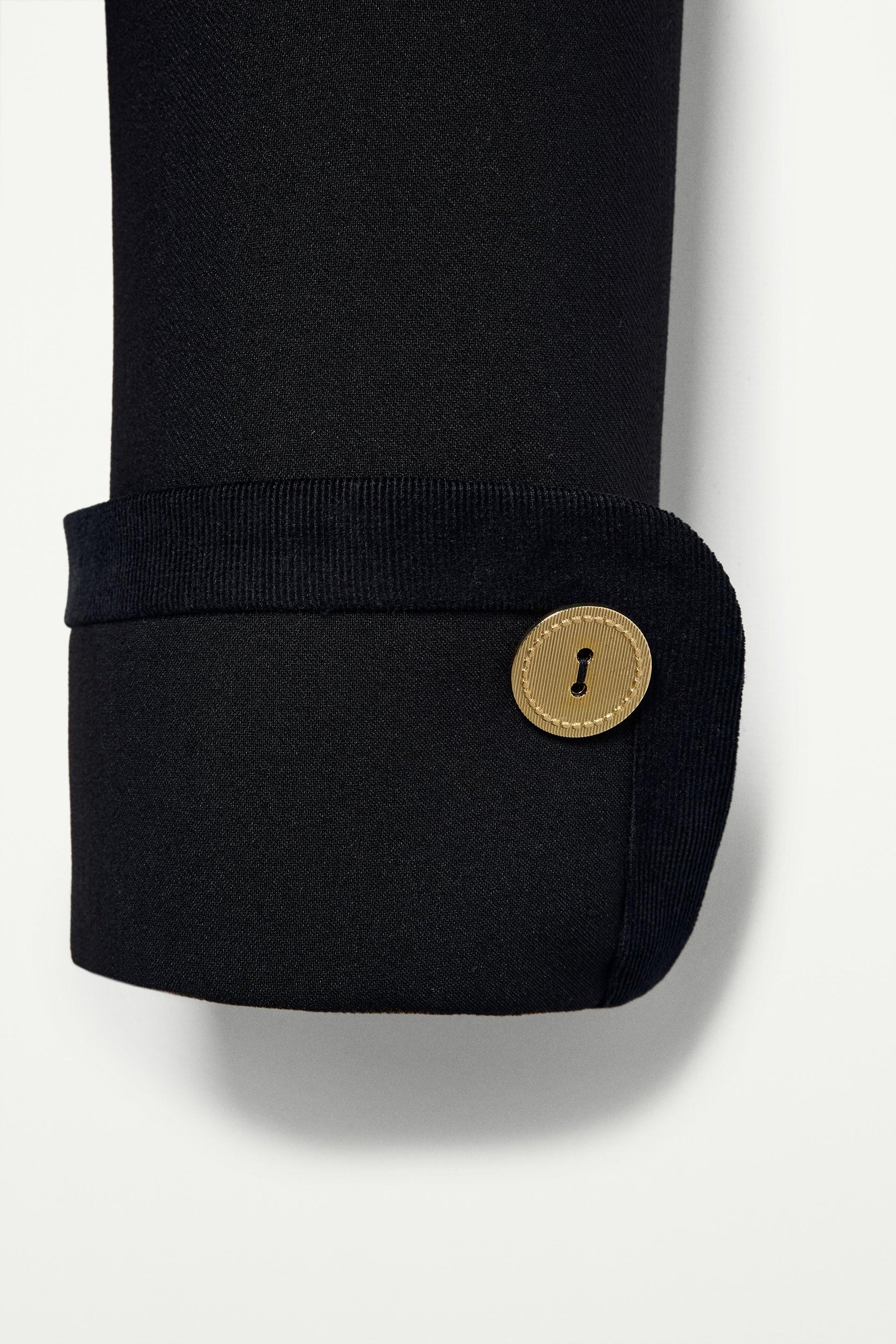 Kurze, geknöpfte Modejacke