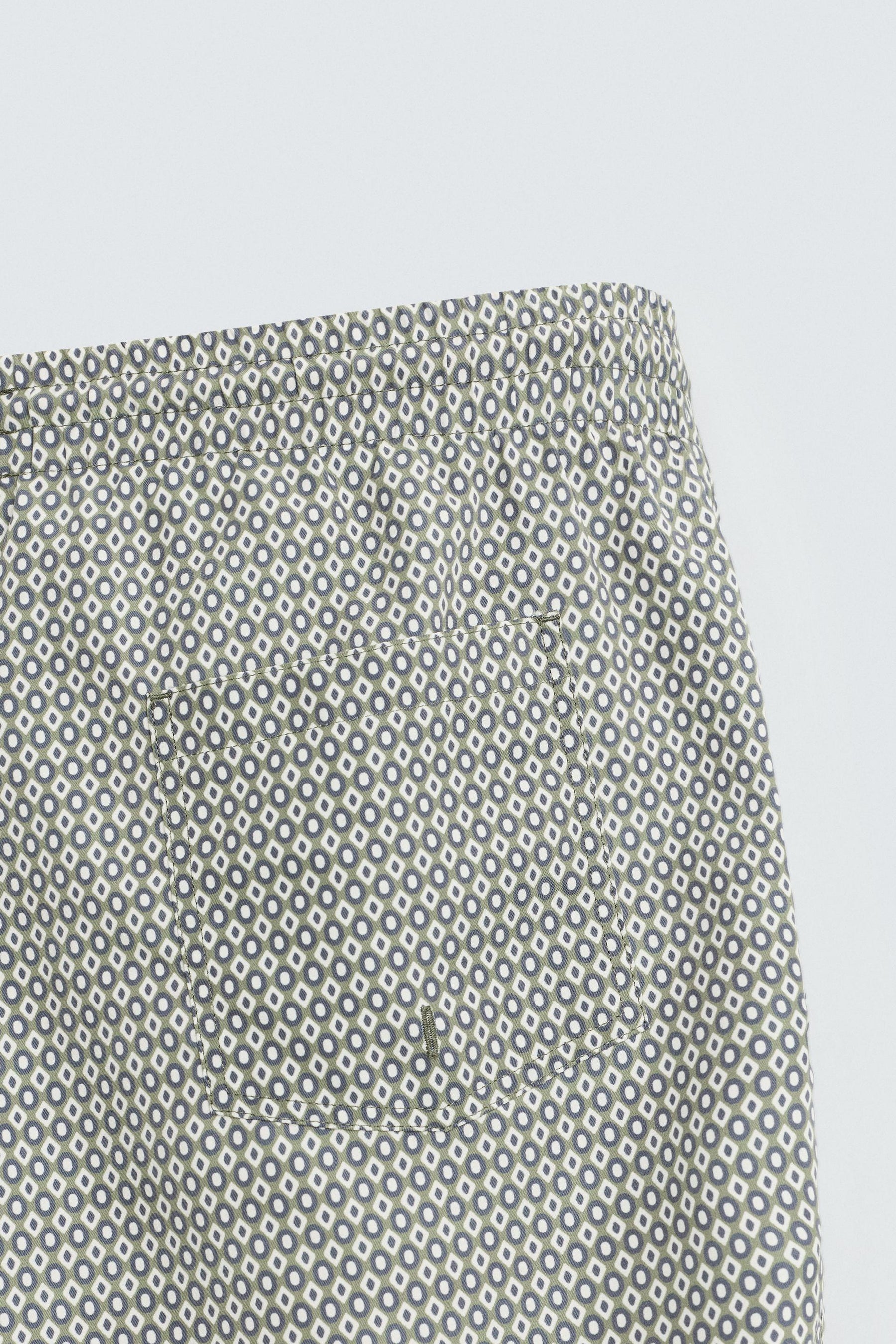 GEOMETRIC PRINT MID-LENGTH SWIMMING TRUNKS - Image 4