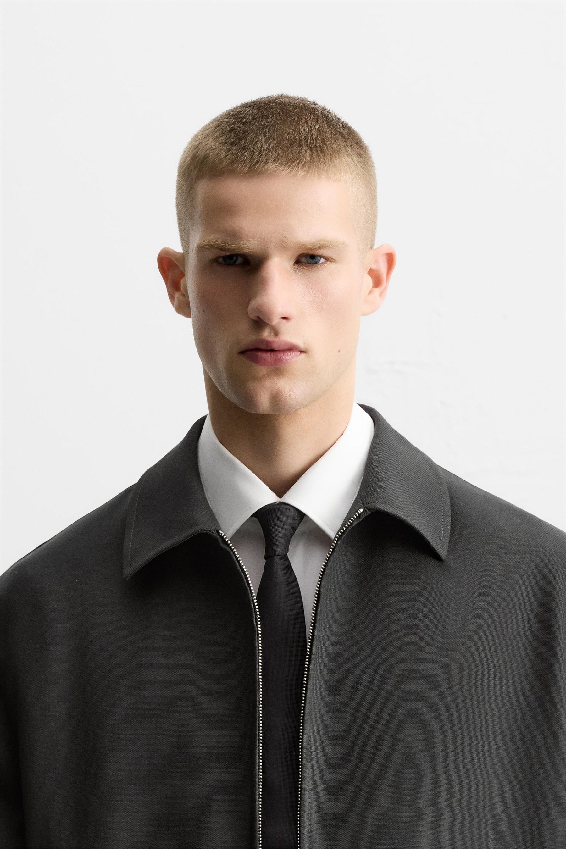 Schmale Seidenkrawatte