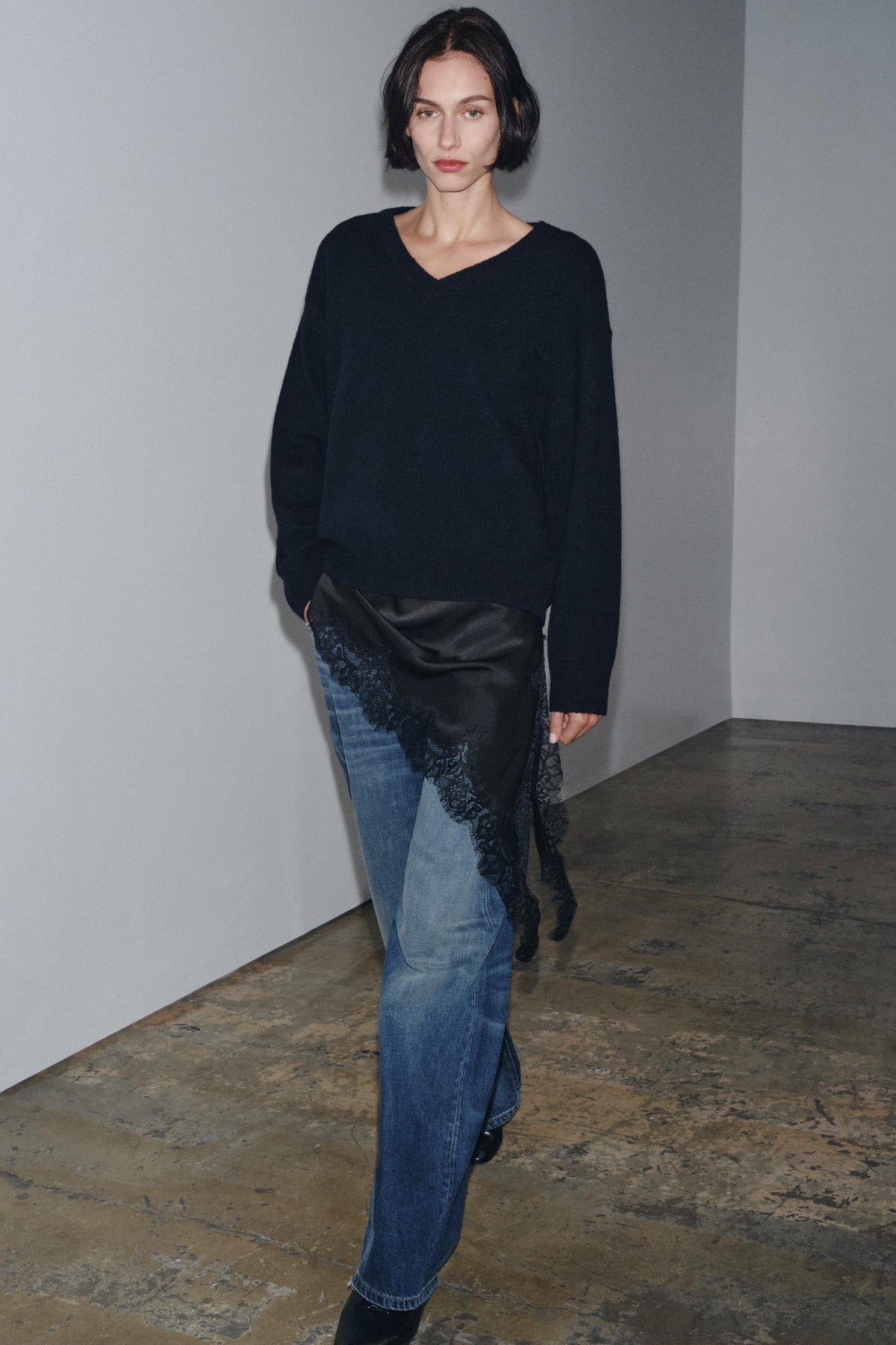 Wollpullover mit V-Ausschnitt