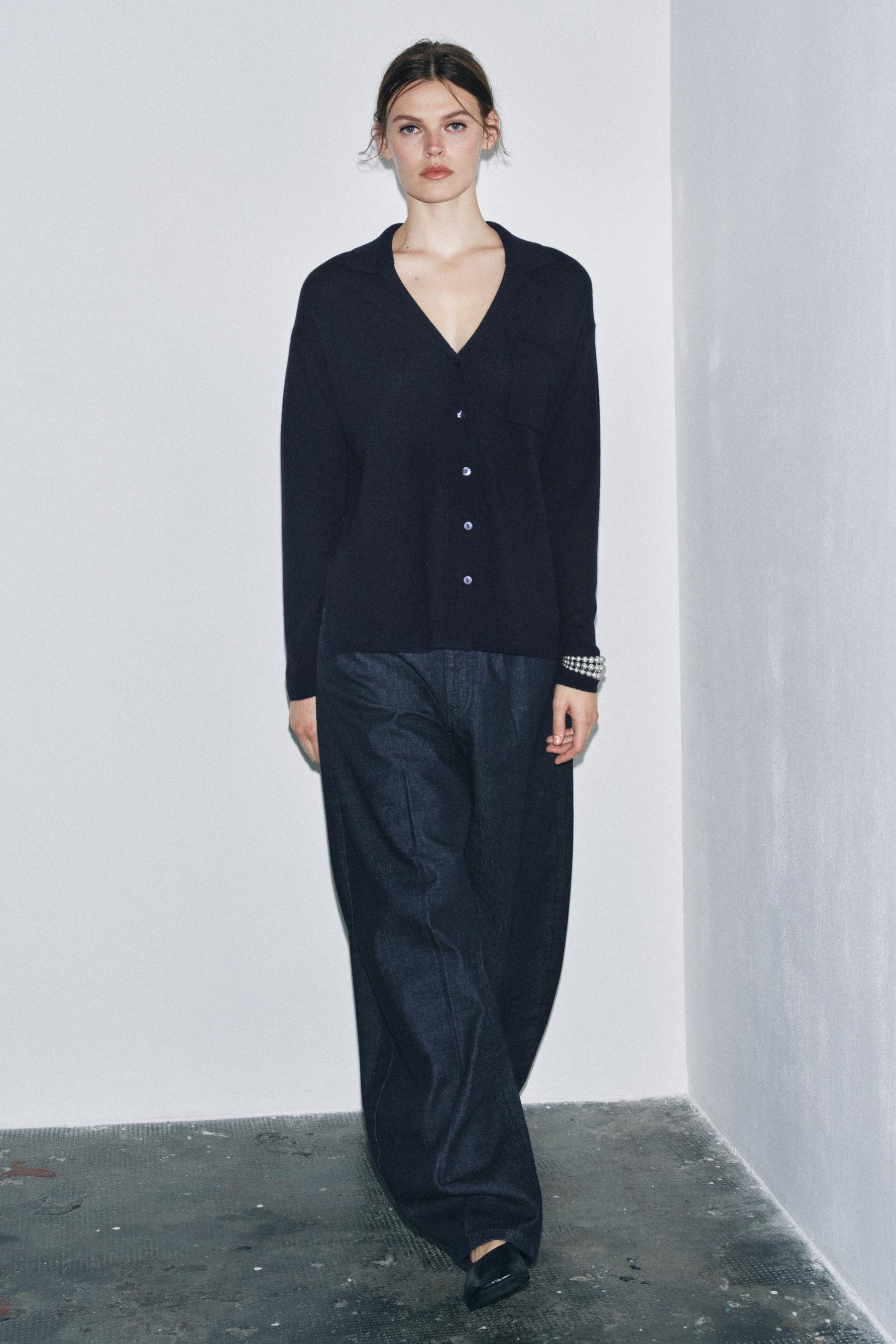 OVERSIZED 100% EXTRA SOFT WOOL POLO CARDIGAN - Image 1