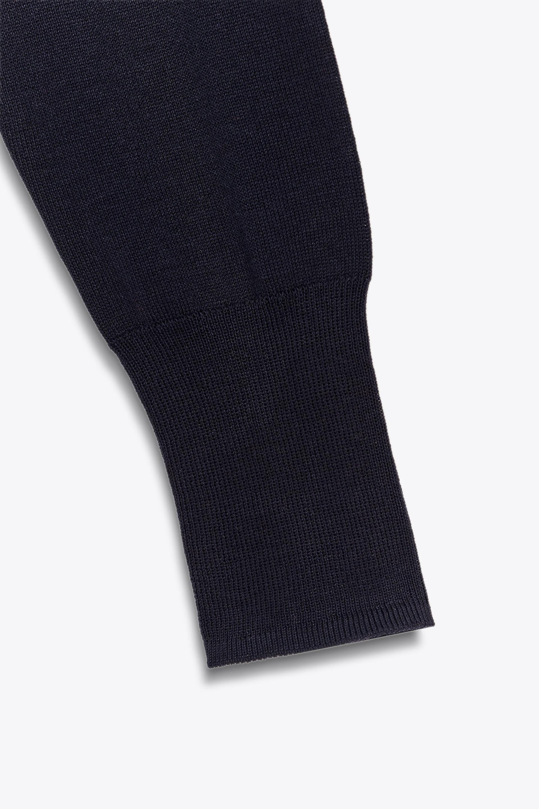 Strickpullover mit Knoten