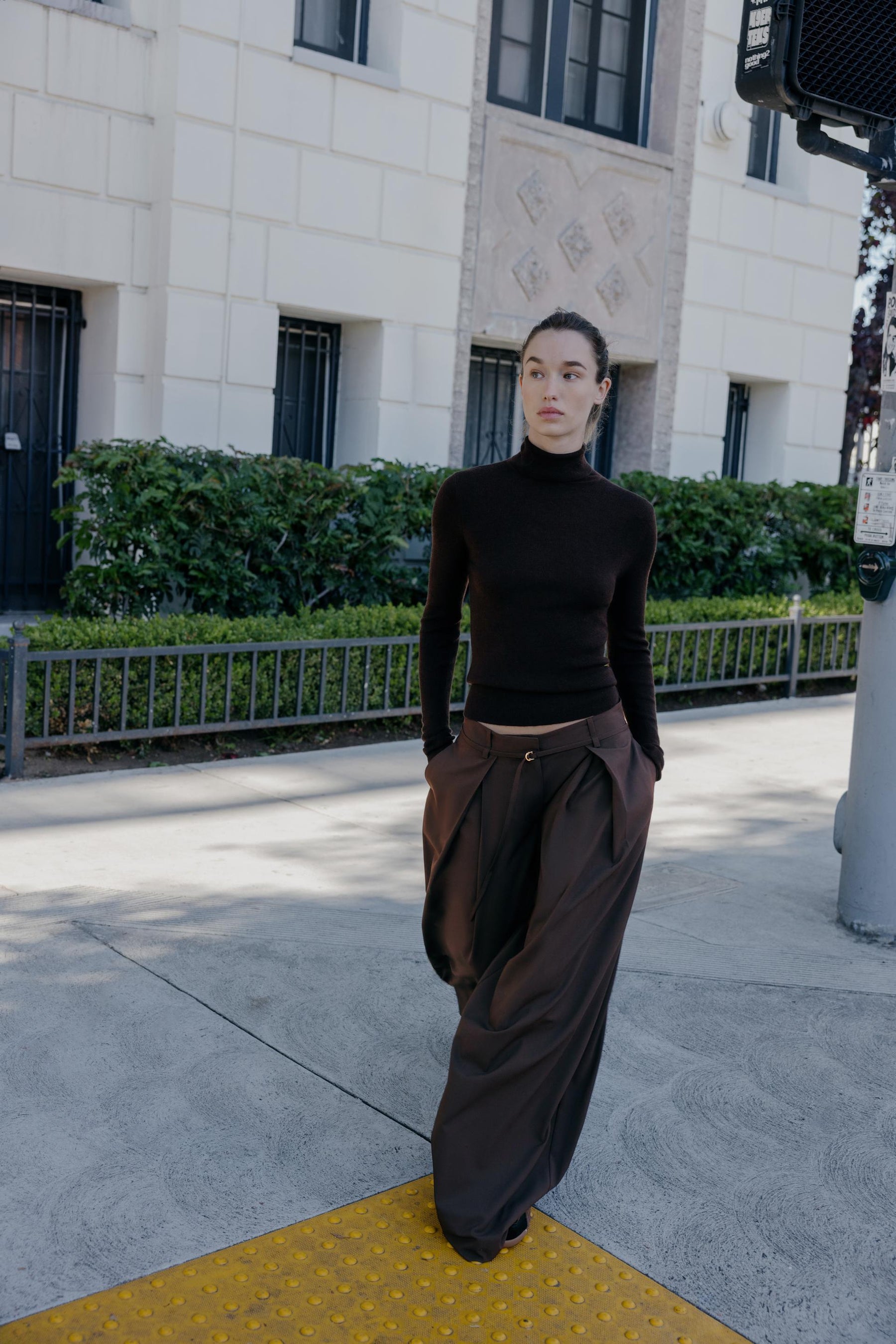 Wollpullover mit hohem Kragen