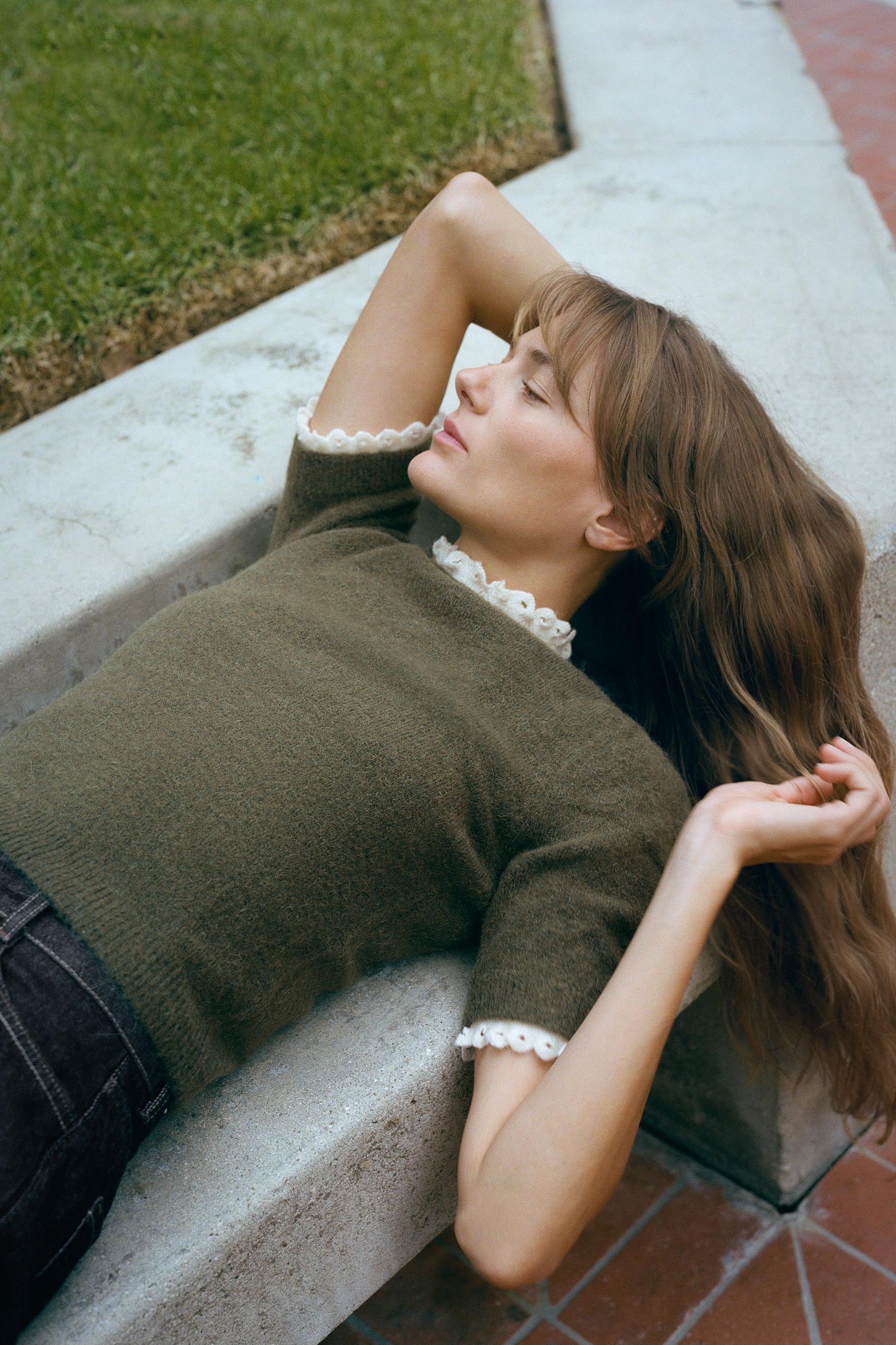 Wollpullover mit Rüschen