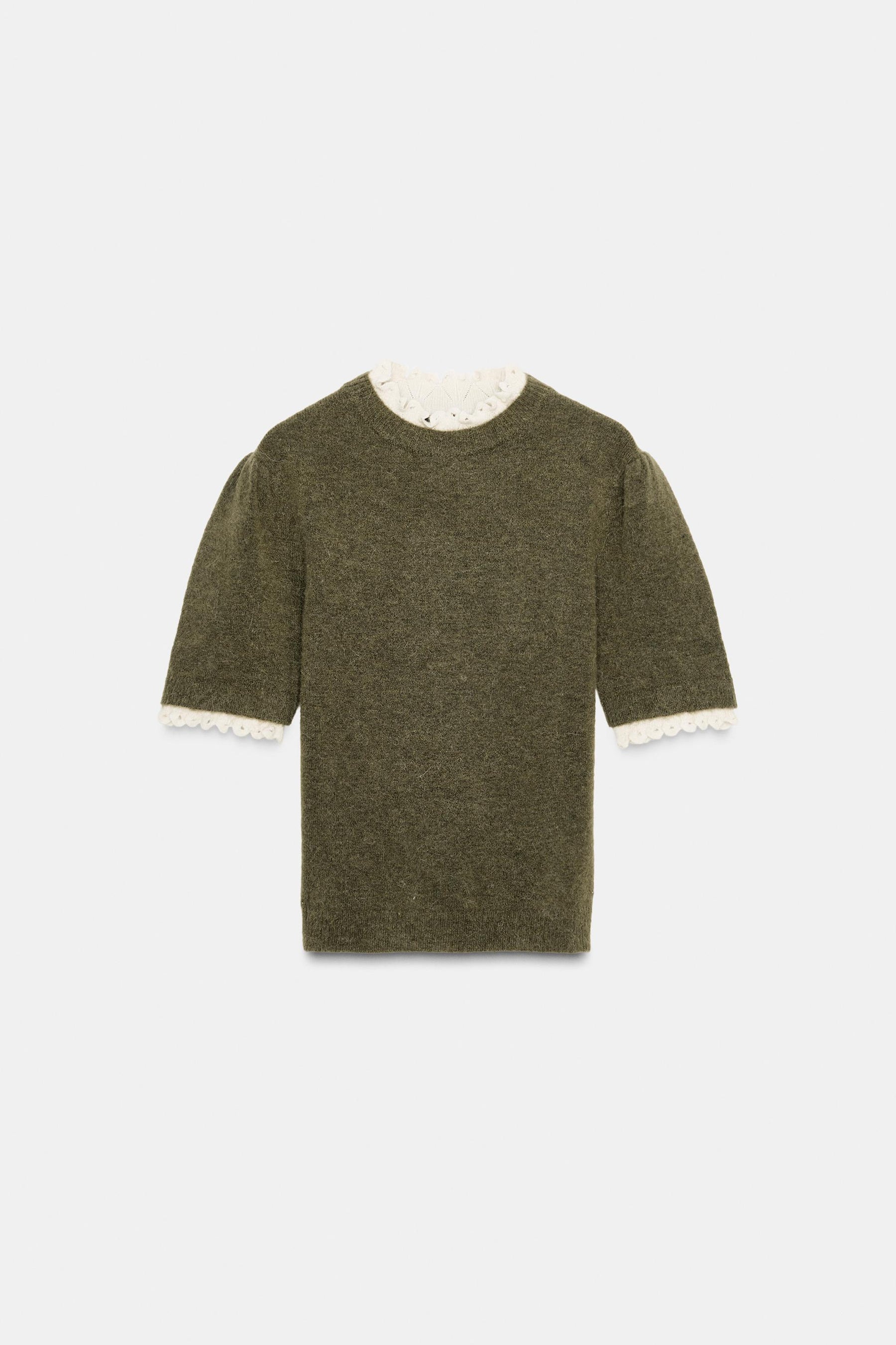 Wollpullover mit Rüschen