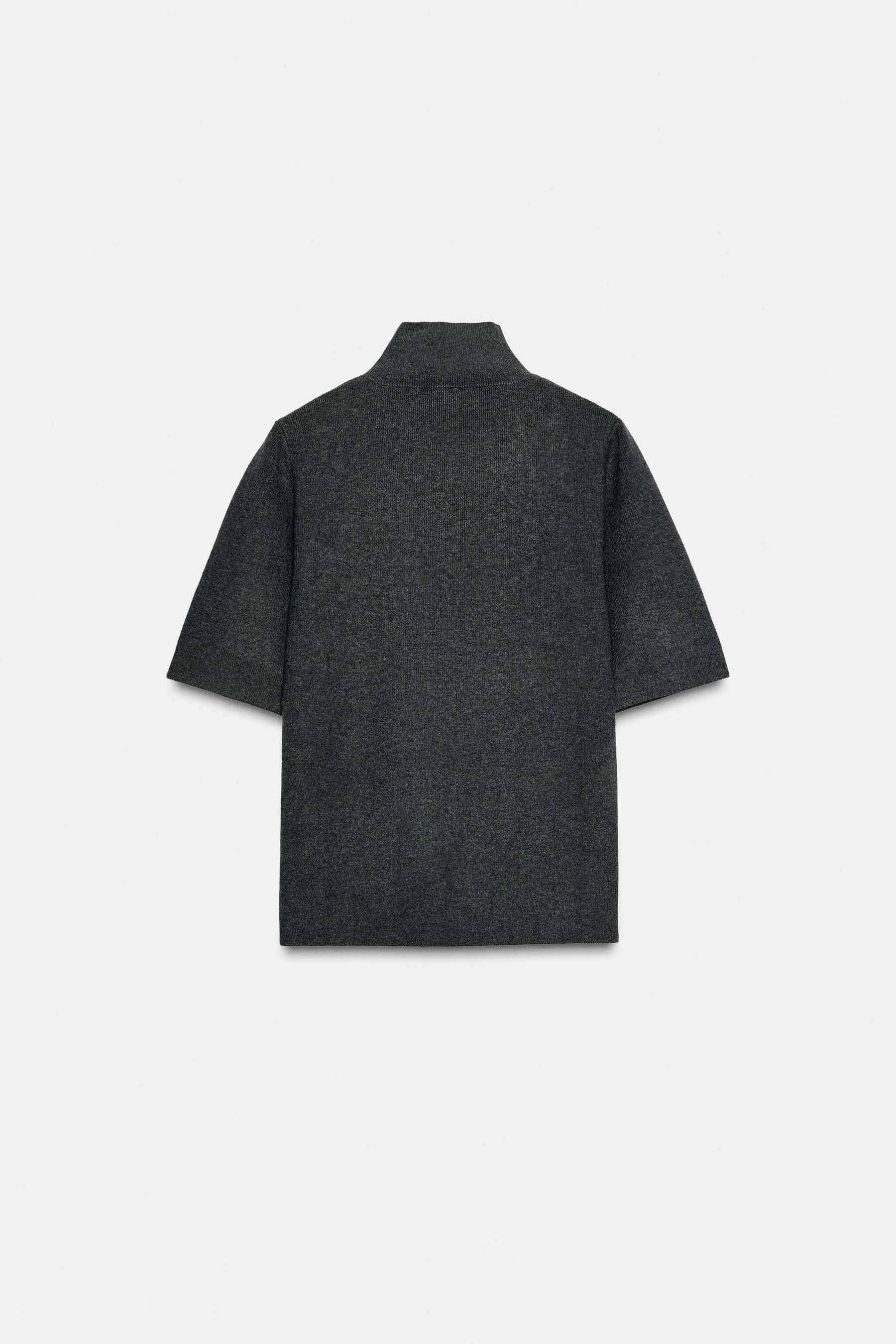 Perlenbesetzter Strickpullover