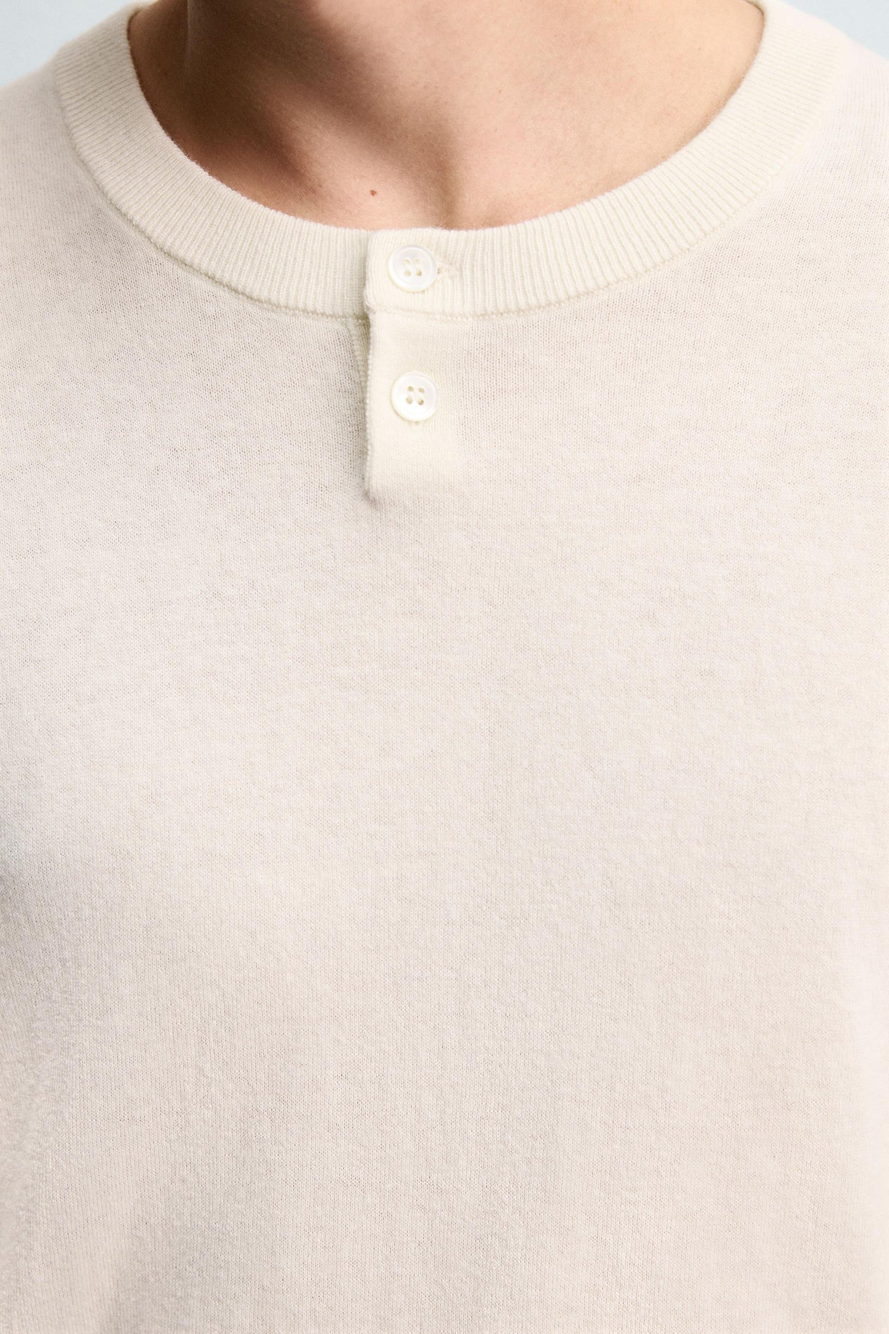 COTTON - CASHMERE BUTTONED NECK JUMPER - Image 6