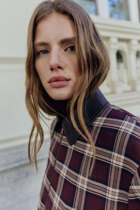 karierte Bomberjacke