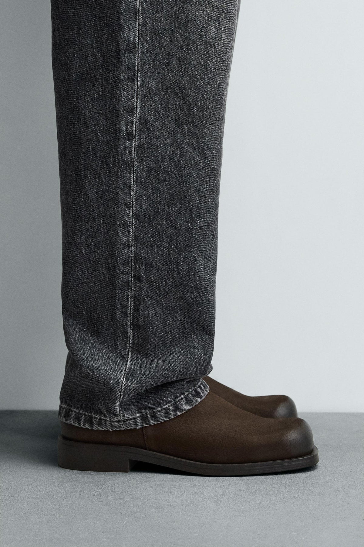 LEATHER BOOTS - Image 1