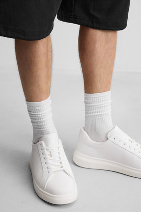 Klobige, einfarbige Sneaker