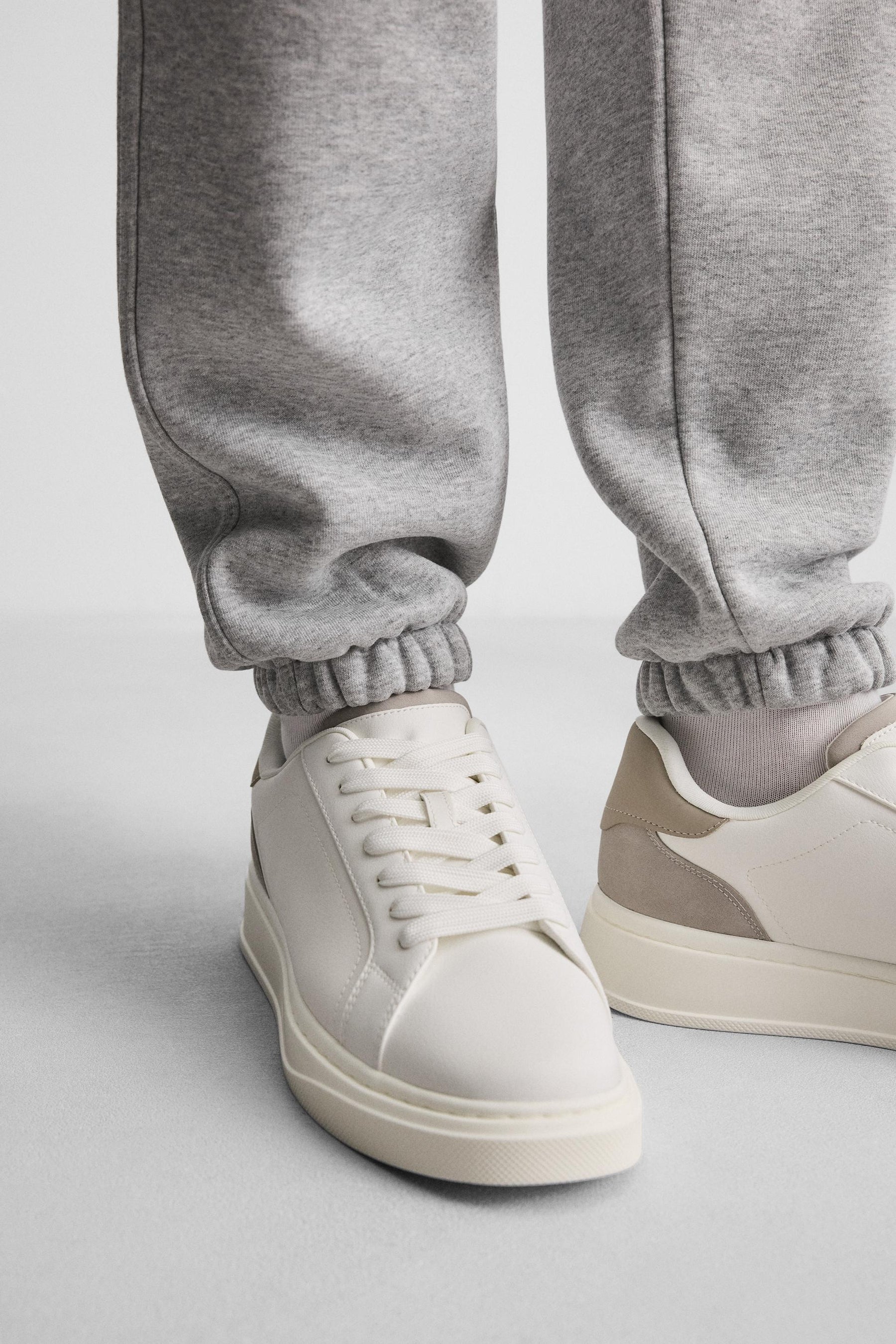 HEEL DETAIL TRAINERS - Image 3