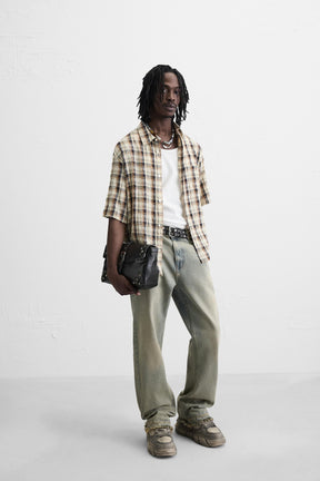 Sneaker mit breiter Sohle