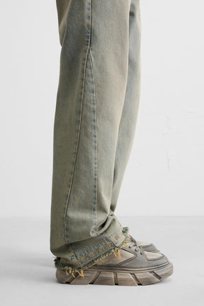 Sneaker mit breiter Sohle