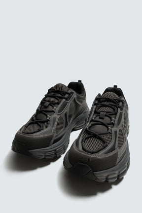 Sneaker mit breiter Sohle