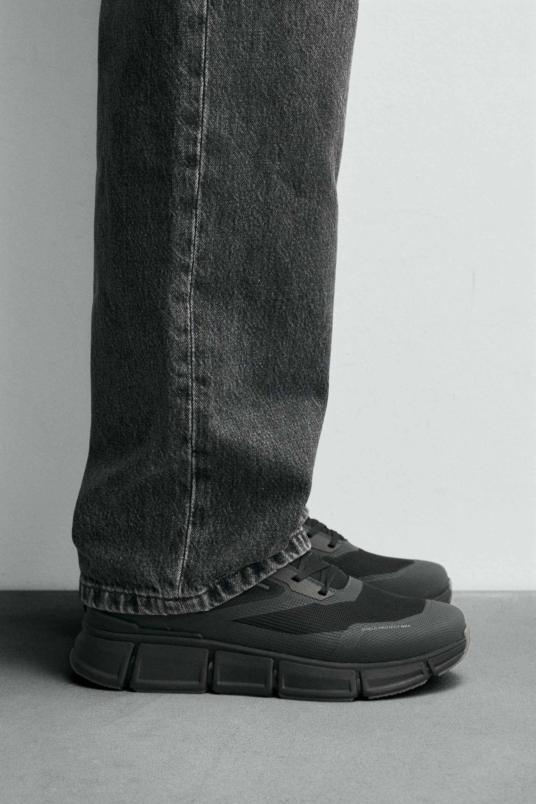 MONOCHROME TECHNICAL TRAINERS - Image 1