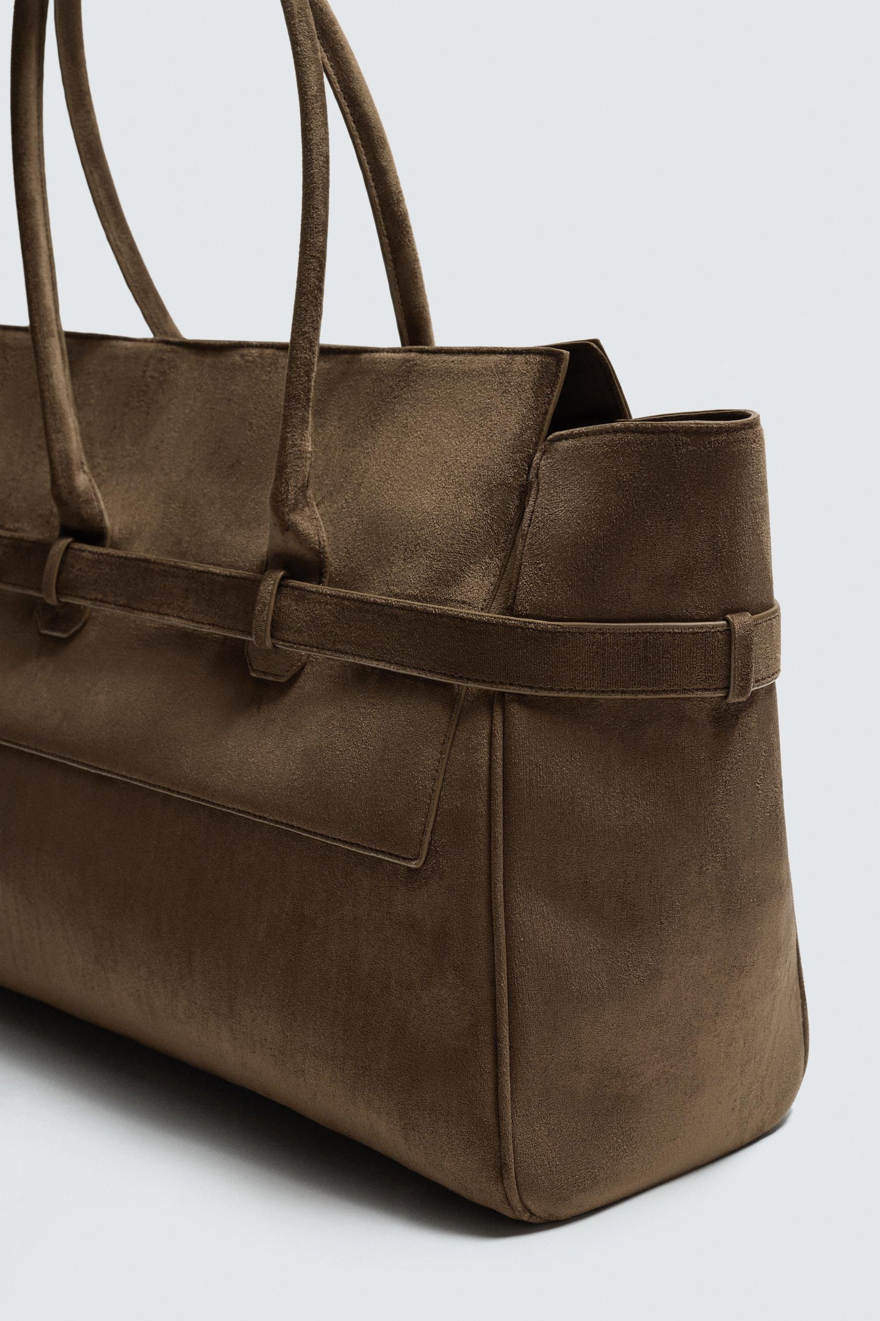 Modische Handtasche mit Gürtel