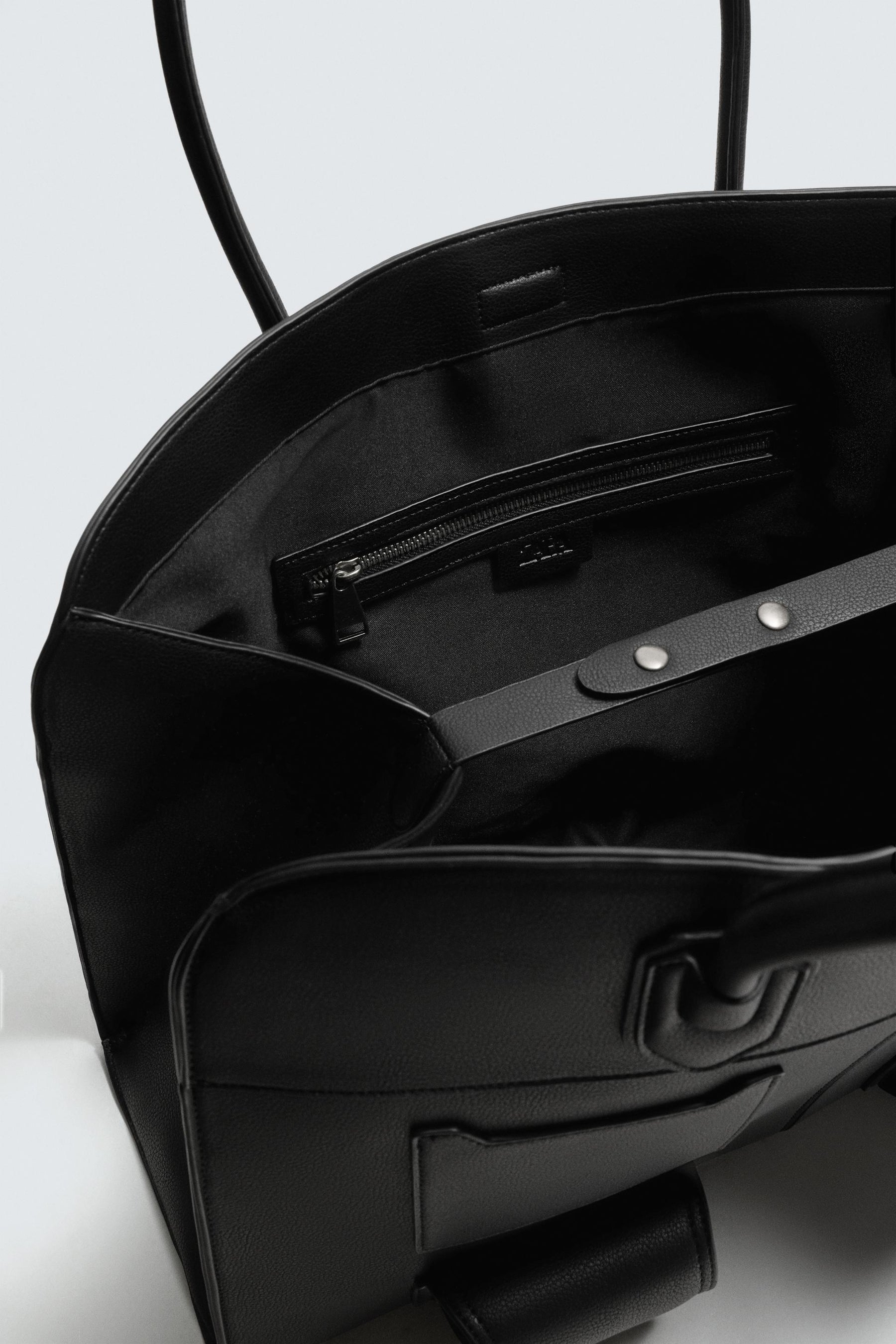 REISETASCHE MIT MEHREREN FÄCHERN