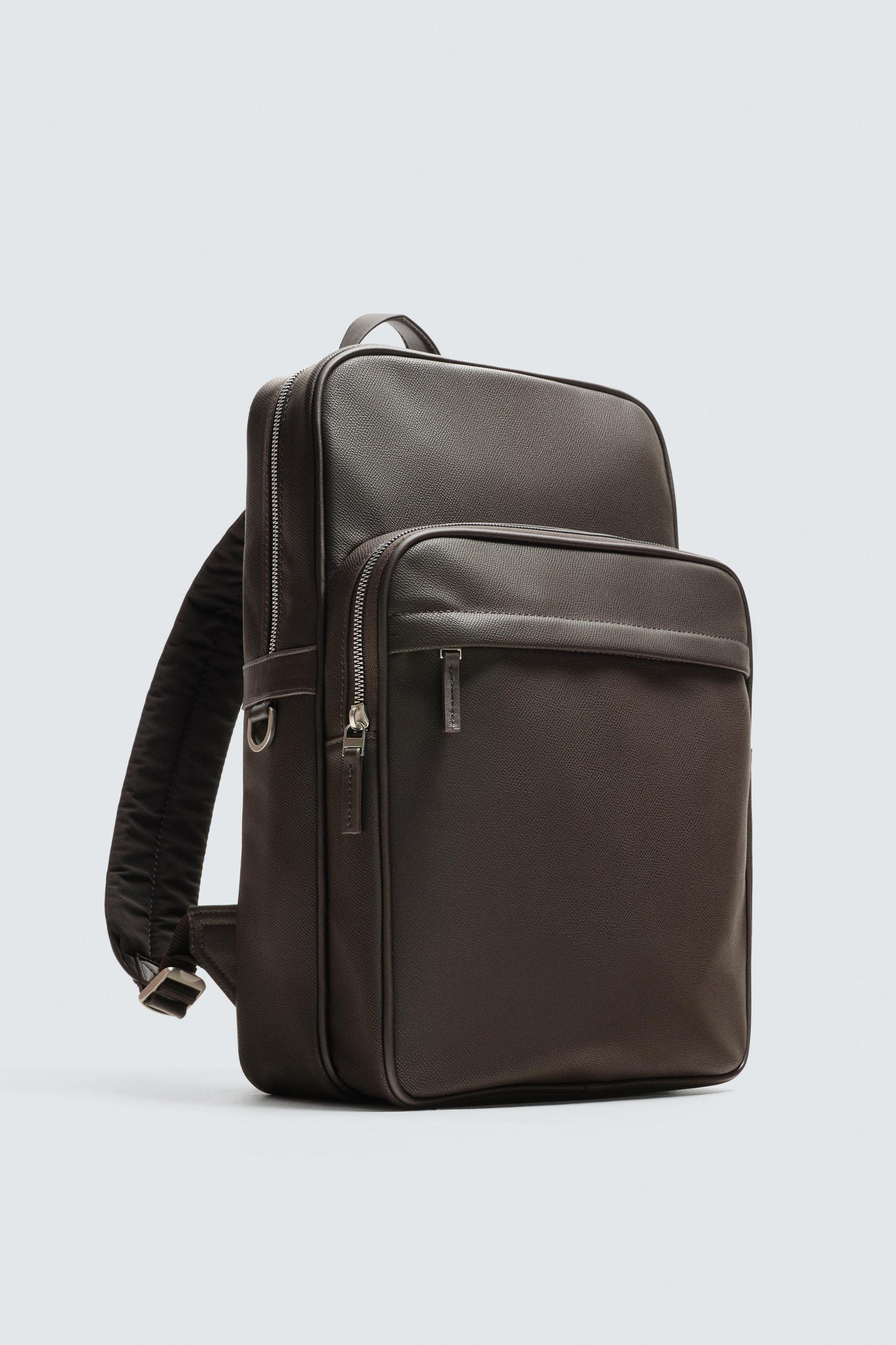 RUCKSACK MIT STRUKTUR