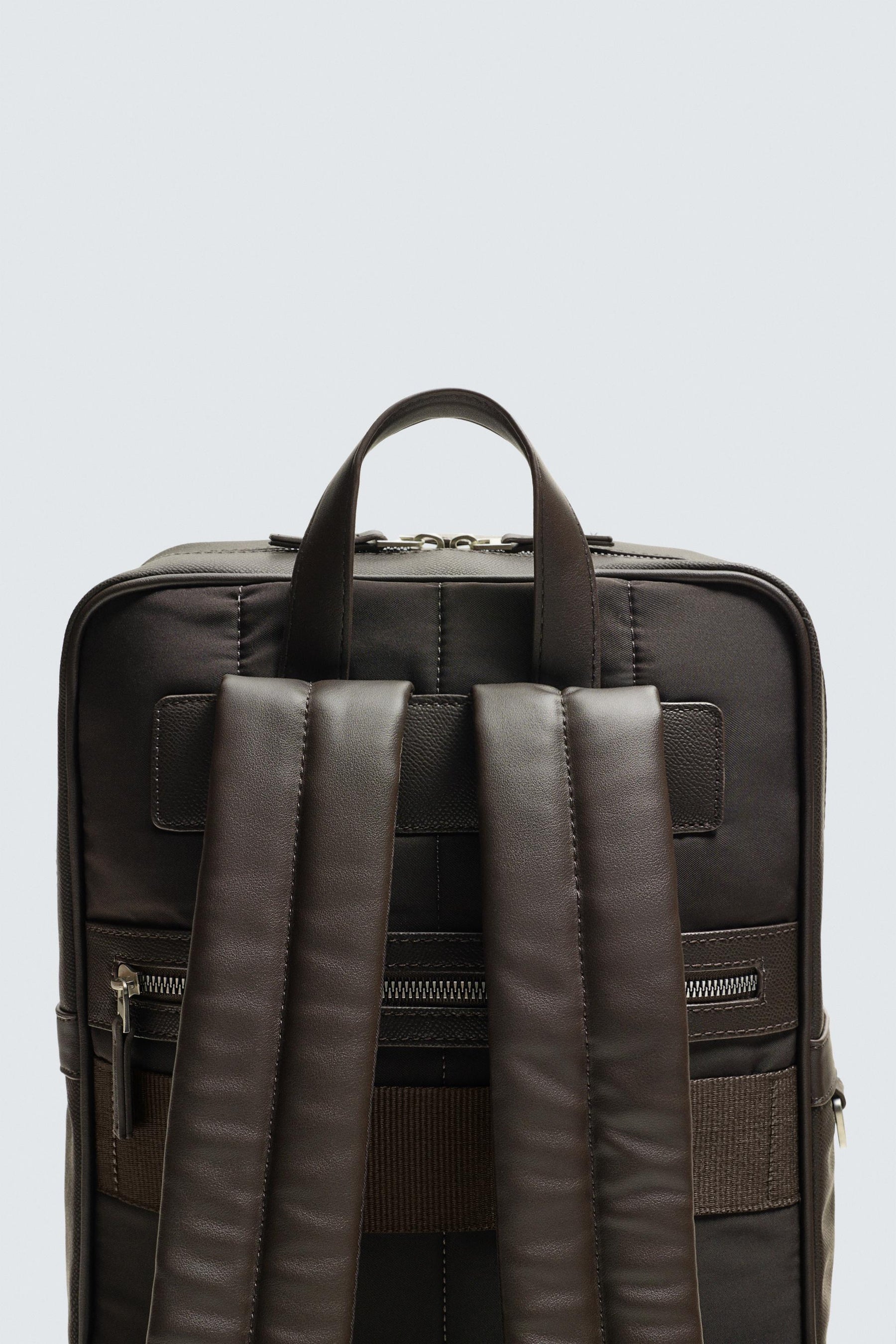 RUCKSACK MIT STRUKTUR