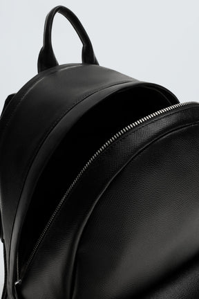 RUCKSACK MIT STRUKTURIERTER BESCHICHTUNG