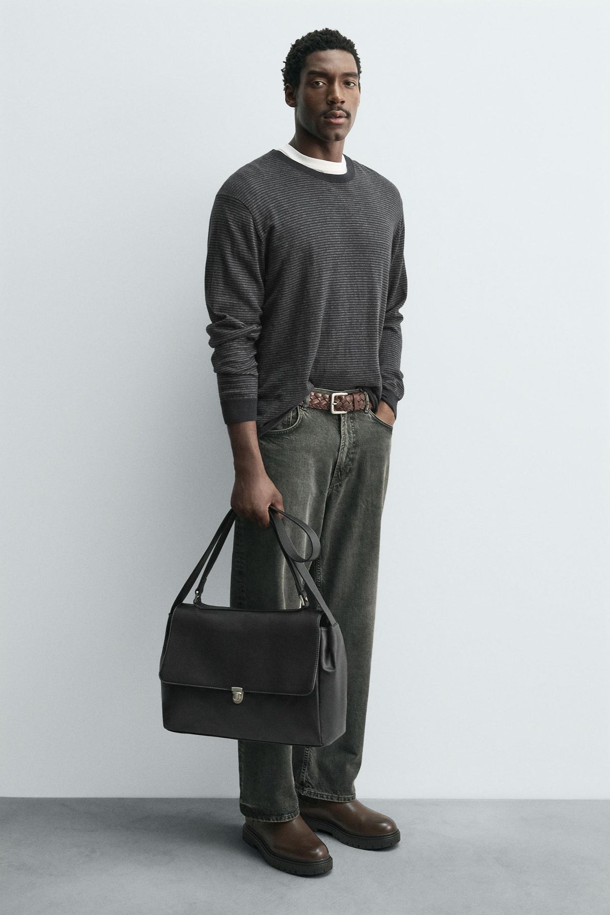 PLAIN SHOULDER BAG - Image 2