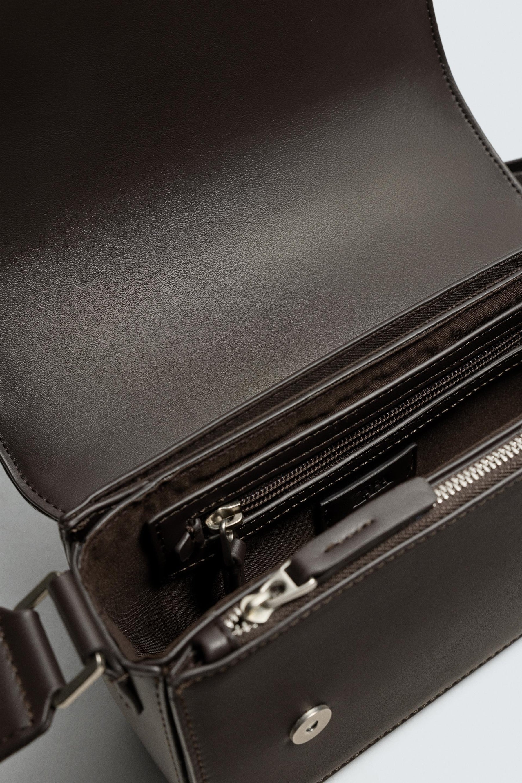 Umhängetasche mit Klappe